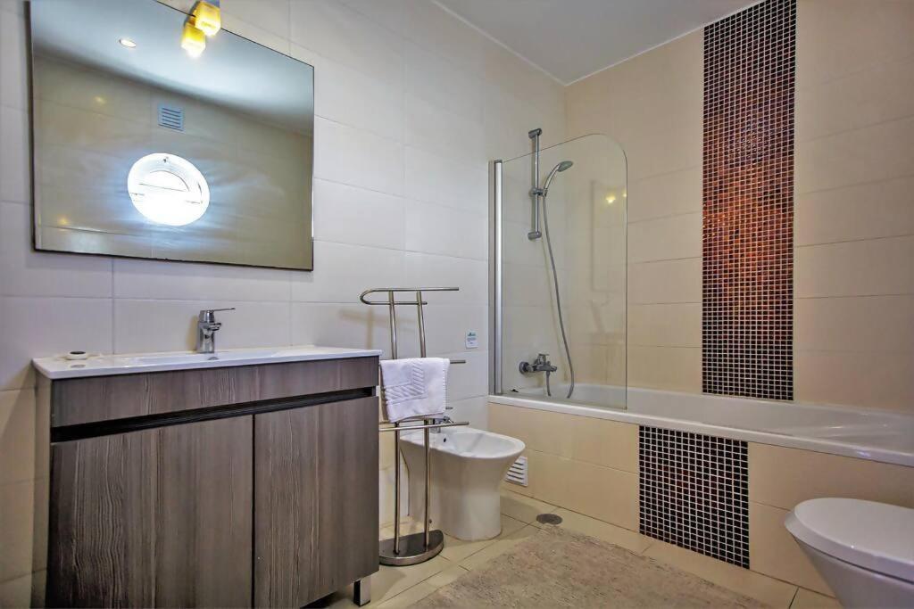 Villa Lux 5br Private Pool In The Marina *